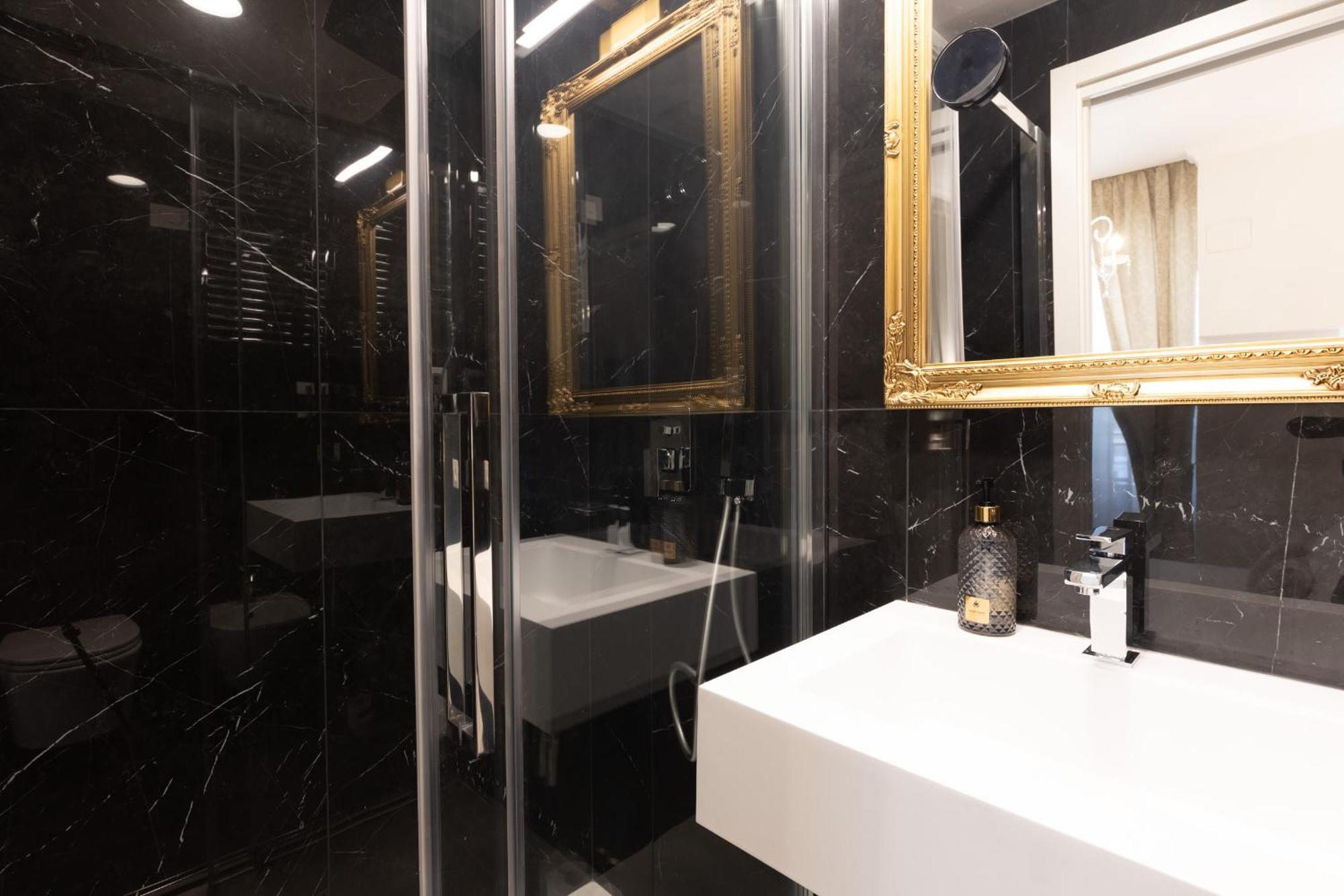 De Vince Suites - Luxury Rooms - Roma Termini Buitenkant foto